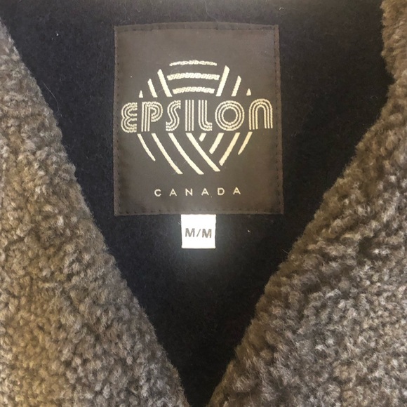 Vintage Epsilon Canada 100% Sheepskin Wool Vest with Clasps - Picture 2 of 8